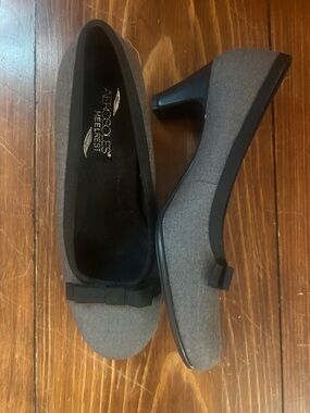 AEROSOLES Gray Fabric Bow Heel Pumps